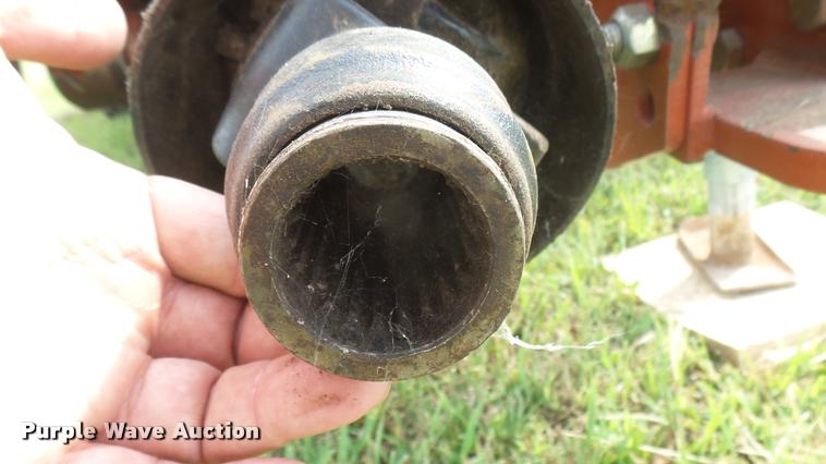 image for item DR9256 2004 Hesston 956A round baler