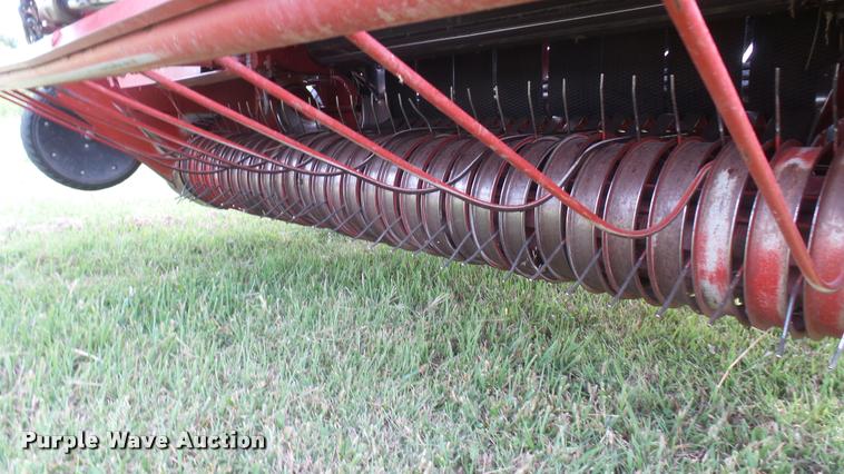 image for item DR9256 2004 Hesston 956A round baler