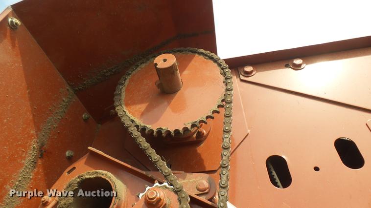 image for item DR9256 2004 Hesston 956A round baler