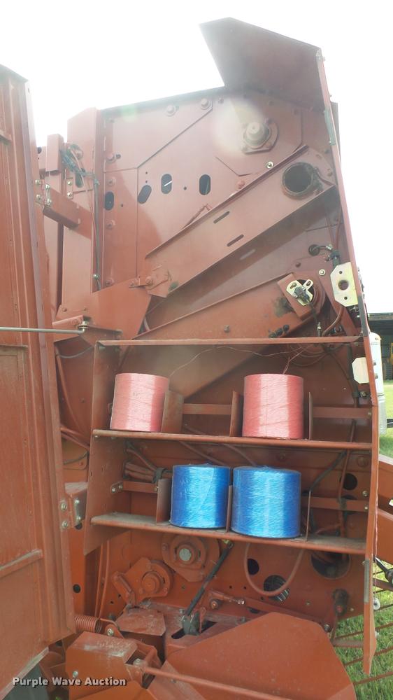 image for item DR9256 2004 Hesston 956A round baler