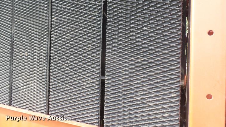 image for item DR9256 2004 Hesston 956A round baler