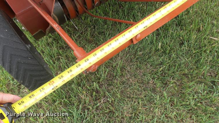 image for item DR9256 2004 Hesston 956A round baler