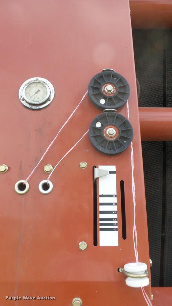 image for item DR9256 2004 Hesston 956A round baler