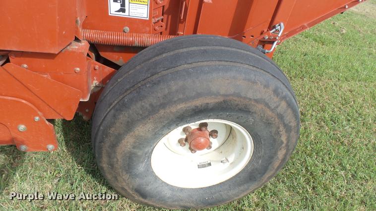 image for item DR9256 2004 Hesston 956A round baler