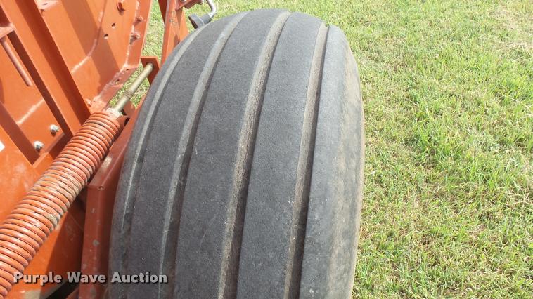 image for item DR9256 2004 Hesston 956A round baler