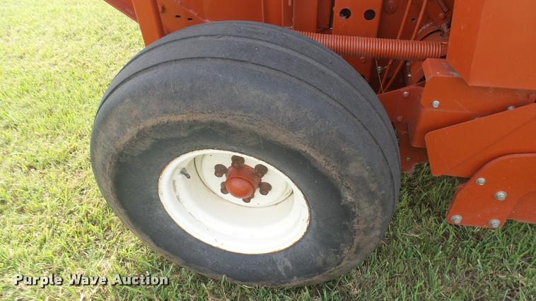 image for item DR9256 2004 Hesston 956A round baler