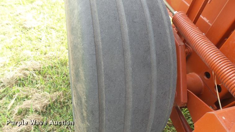 image for item DR9256 2004 Hesston 956A round baler