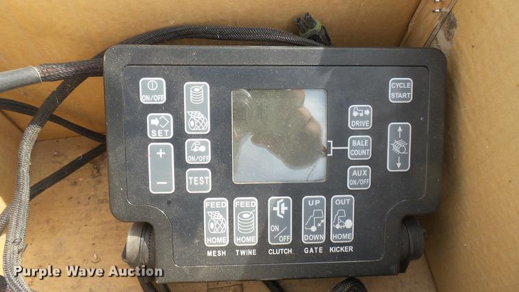 image for item DR9256 2004 Hesston 956A round baler