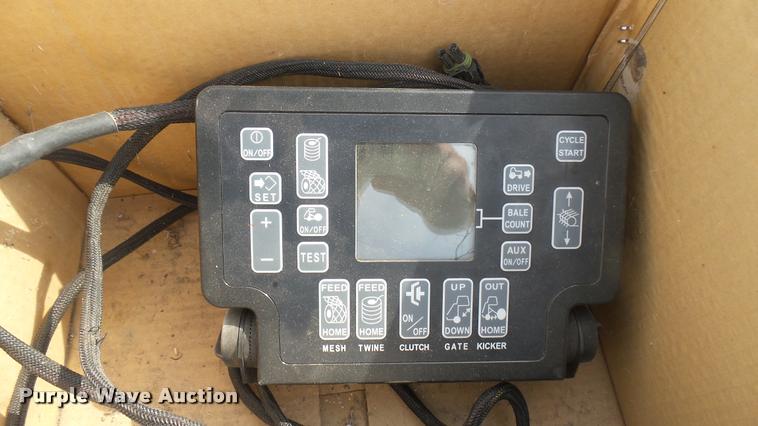 image for item DR9256 2004 Hesston 956A round baler