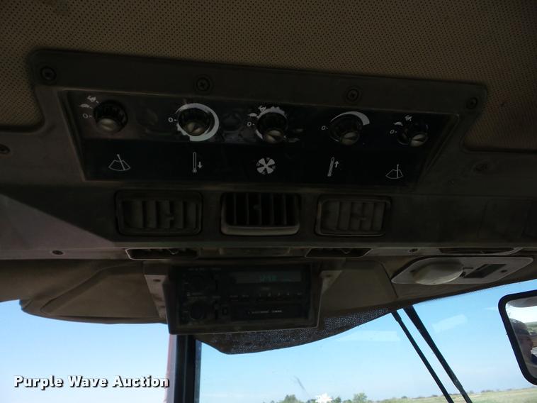 image for item K6405 1989 John Deere 4955 tractor