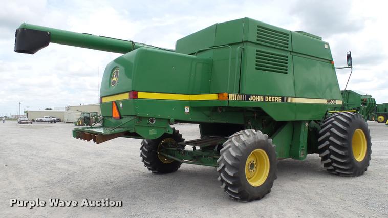 image for item L1509 1990 John Deere 9600 combine