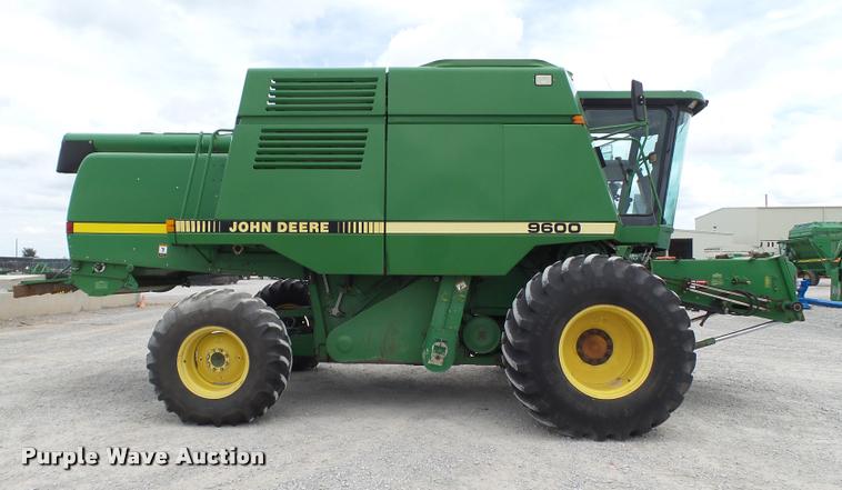 image for item L1509 1990 John Deere 9600 combine