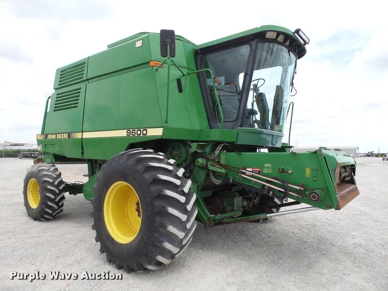 image for item L1509 1990 John Deere 9600 combine