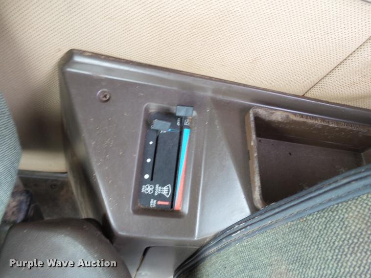 image for item L1509 1990 John Deere 9600 combine