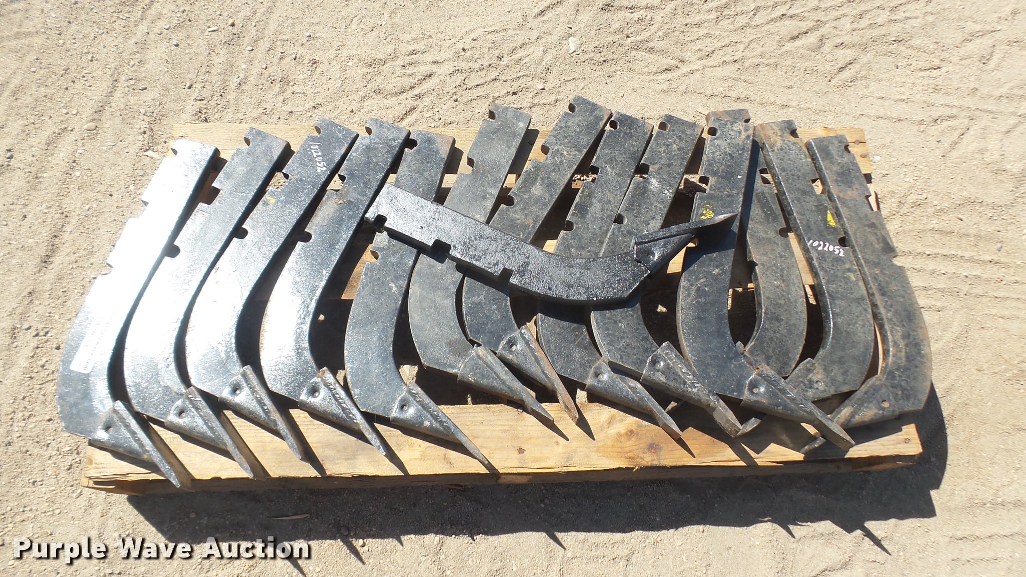 (14) cultivator shanks in Kinsley, KS Item DE9653 sold Purple Wave