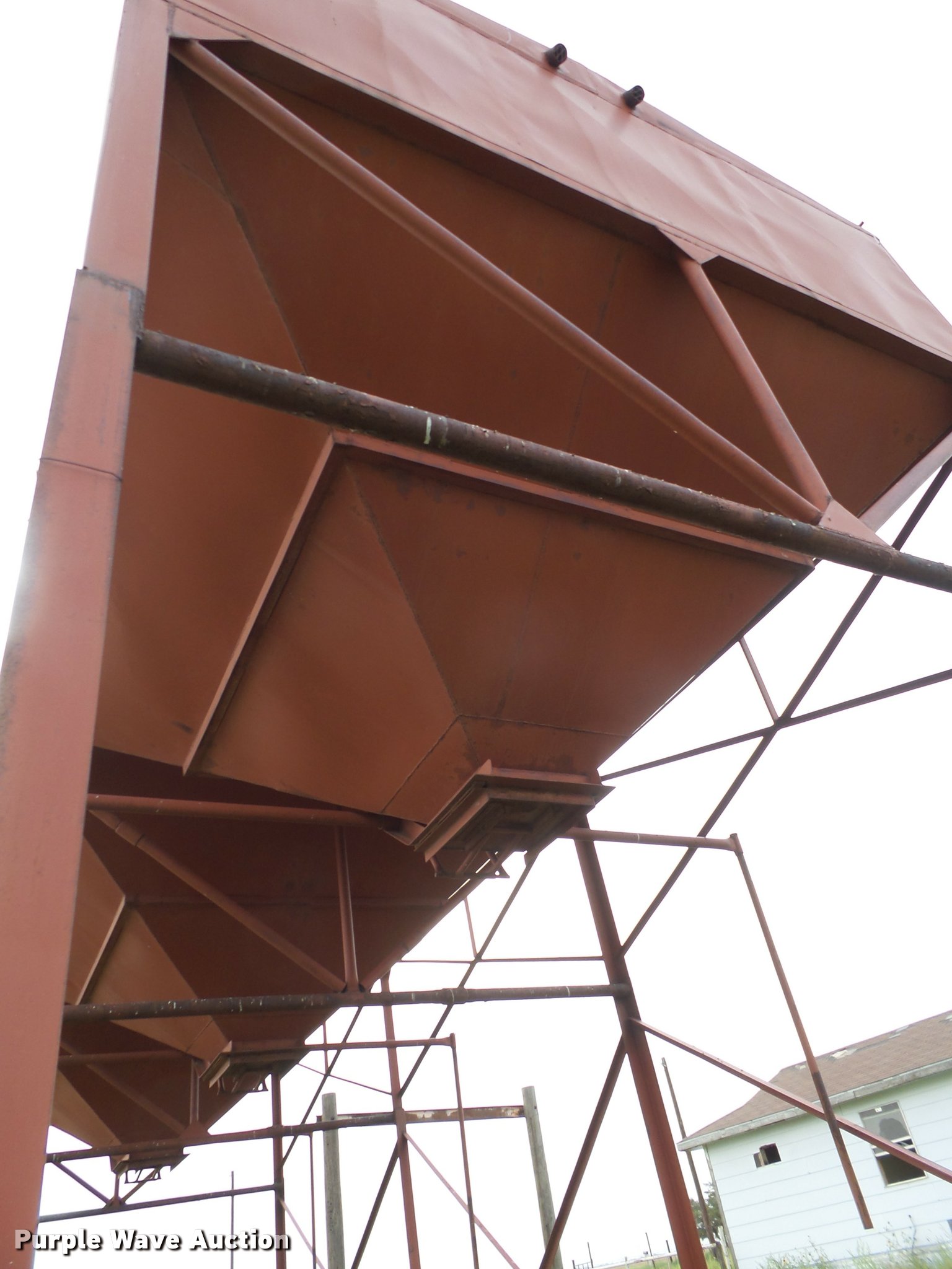 Overhead triple hopper feed bin in Channing, TX Item DL9010 sold Purple Wave