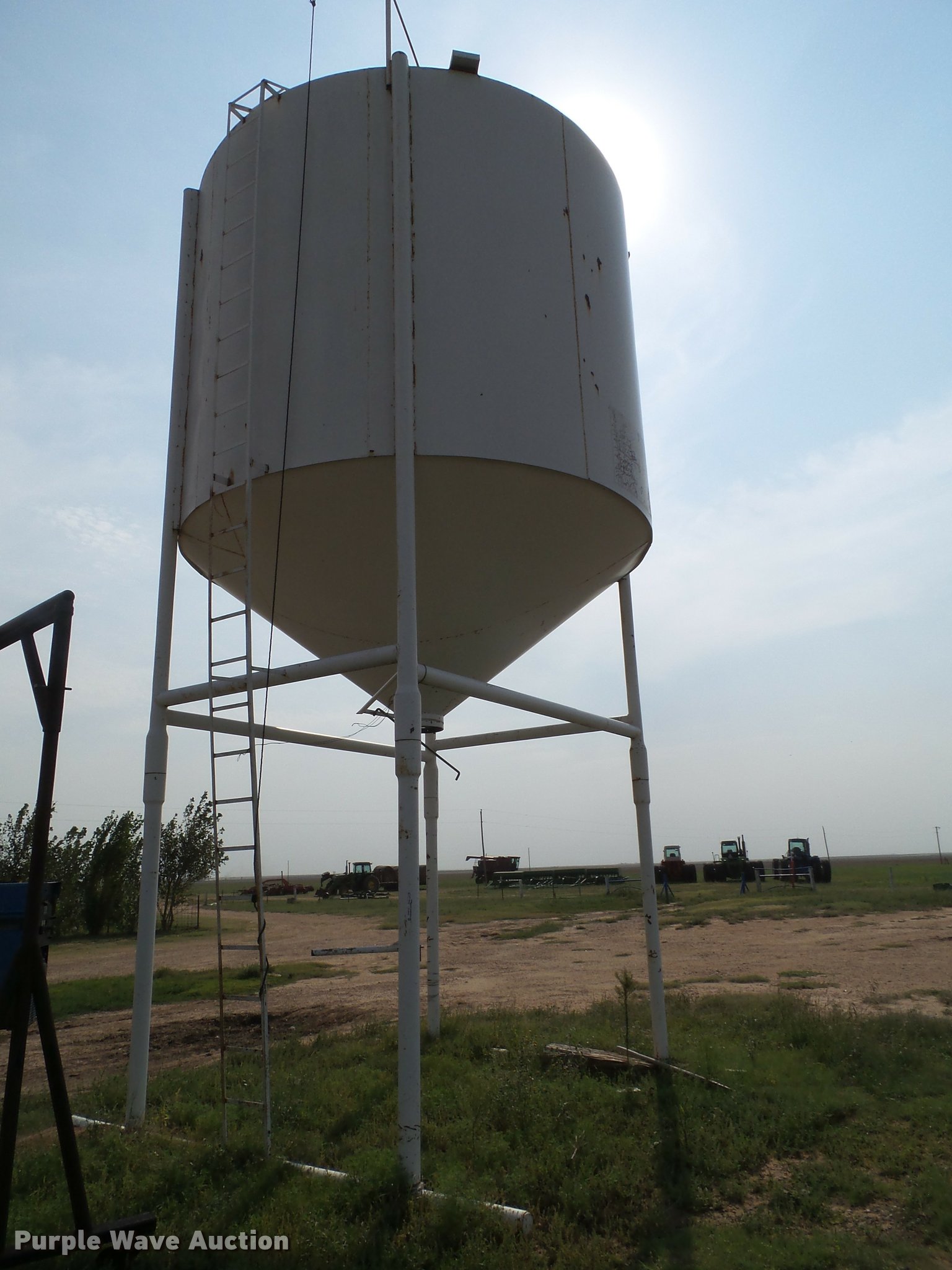 Overhead feed bin in Channing, TX Item DL9055 sold Purple Wave