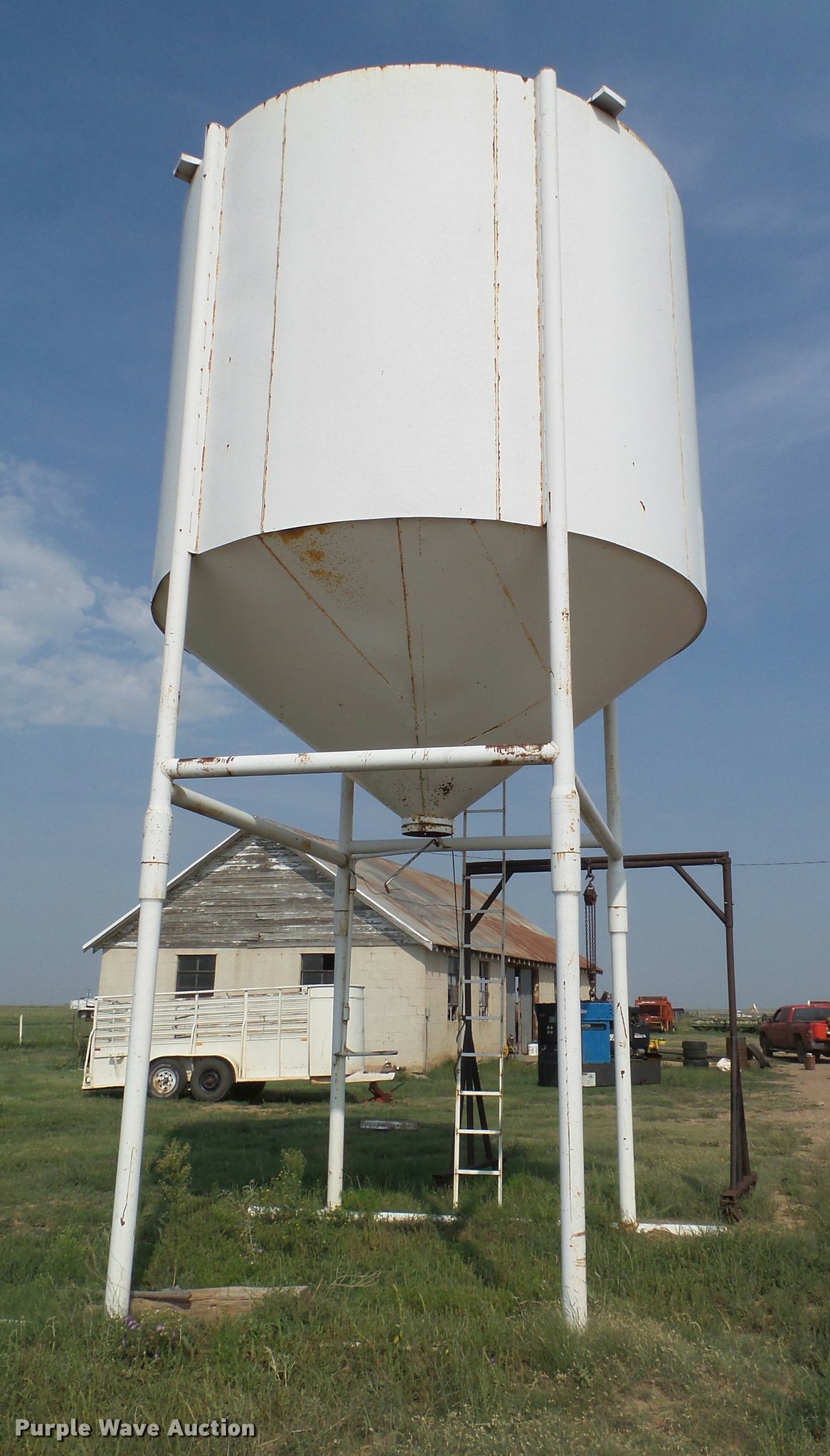 Overhead feed bin in Channing, TX Item DL9055 sold Purple Wave