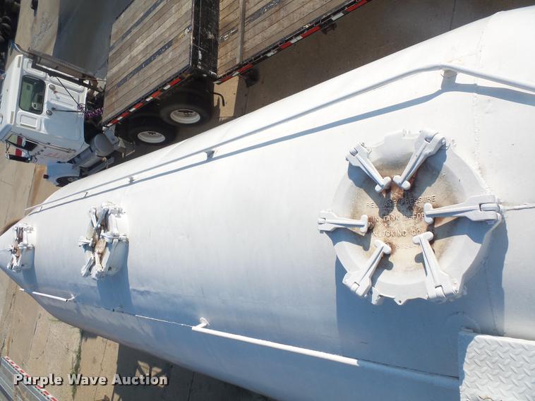 image for item DA1666 1979 Fruehauf HEB-F2-J-985 triple hopper pneumatic dry bulk tank trailer