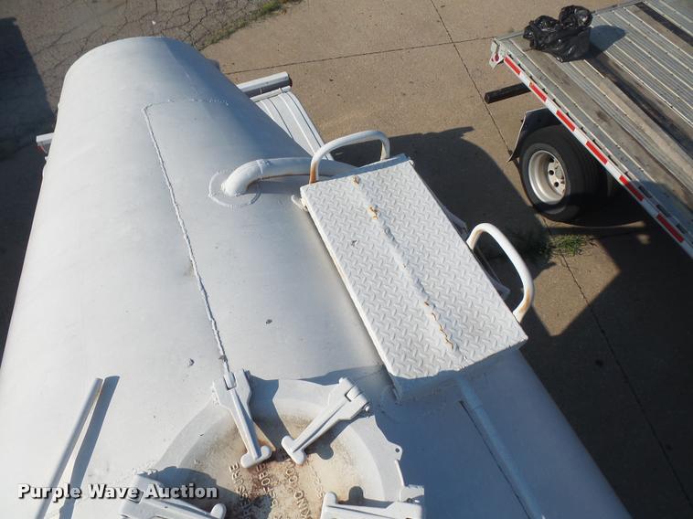 image for item DA1666 1979 Fruehauf HEB-F2-J-985 triple hopper pneumatic dry bulk tank trailer