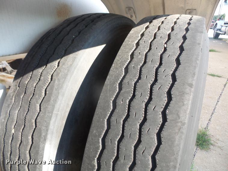 image for item DA1666 1979 Fruehauf HEB-F2-J-985 triple hopper pneumatic dry bulk tank trailer