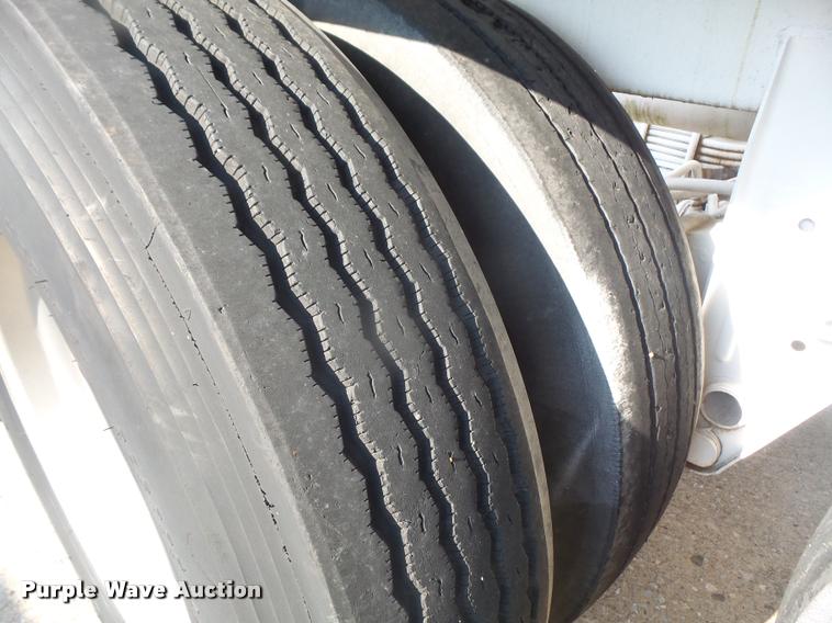 image for item DA1666 1979 Fruehauf HEB-F2-J-985 triple hopper pneumatic dry bulk tank trailer