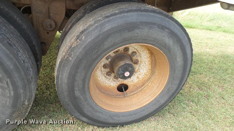 image for item DB3435 1971 Fruehauf TKG-F2-EDT tank trailer