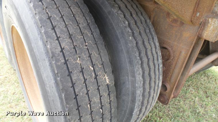 image for item DB3435 1971 Fruehauf TKG-F2-EDT tank trailer