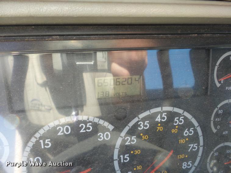 image for item DB4100 2006 Freightliner Columbia semi truck