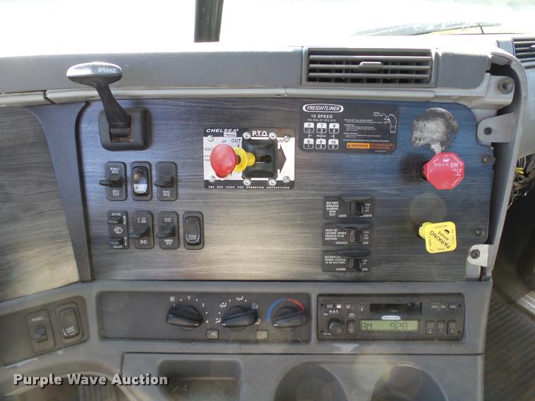 image for item DB4100 2006 Freightliner Columbia semi truck