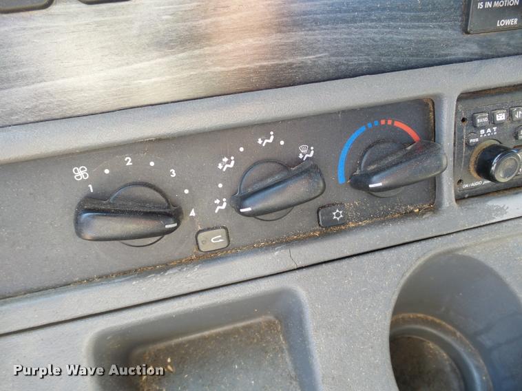 image for item DB4100 2006 Freightliner Columbia semi truck