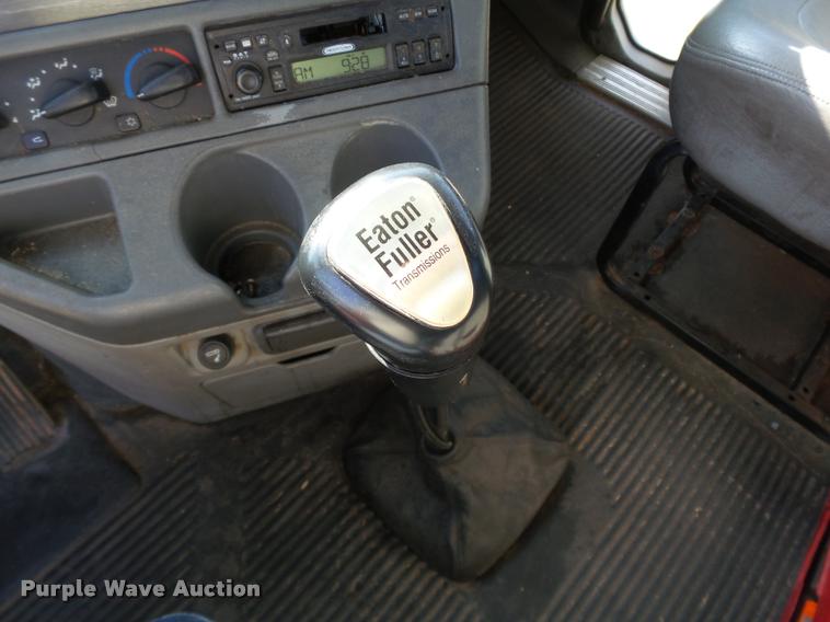 image for item DB4100 2006 Freightliner Columbia semi truck