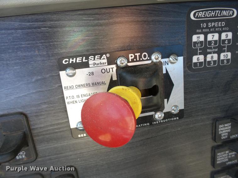 image for item DB4100 2006 Freightliner Columbia semi truck