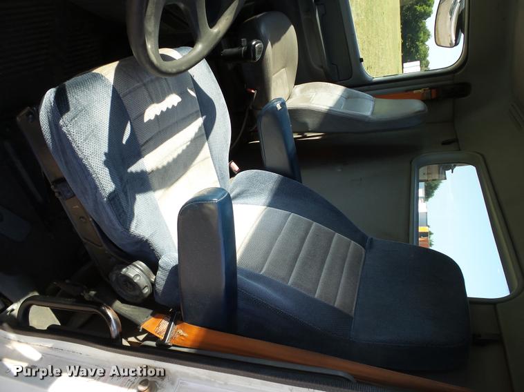 image for item DB4100 2006 Freightliner Columbia semi truck