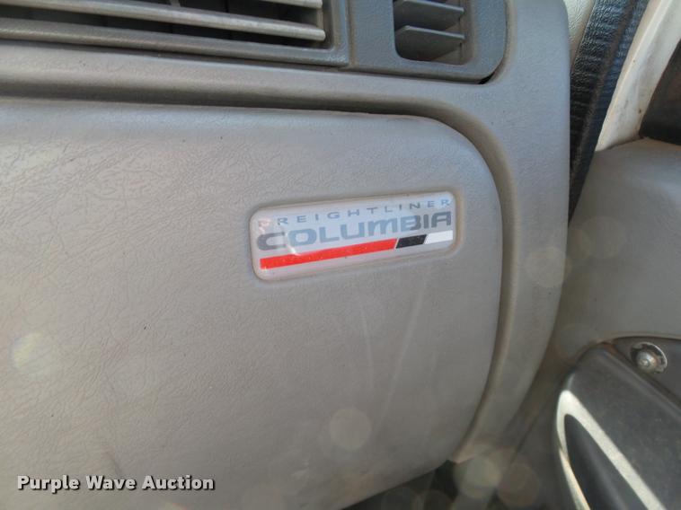 image for item DB4100 2006 Freightliner Columbia semi truck
