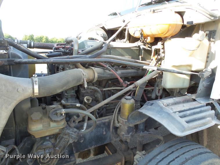 image for item DB4100 2006 Freightliner Columbia semi truck