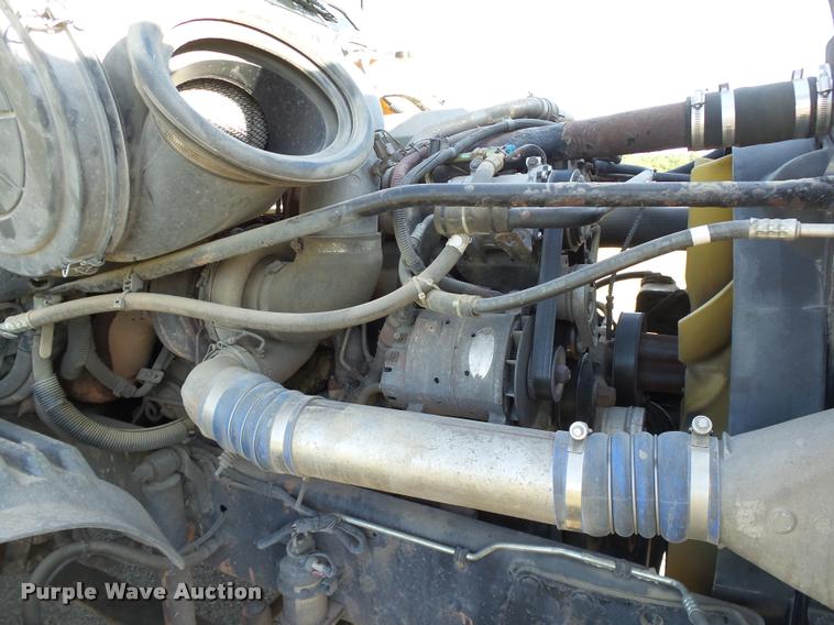 image for item DB4100 2006 Freightliner Columbia semi truck