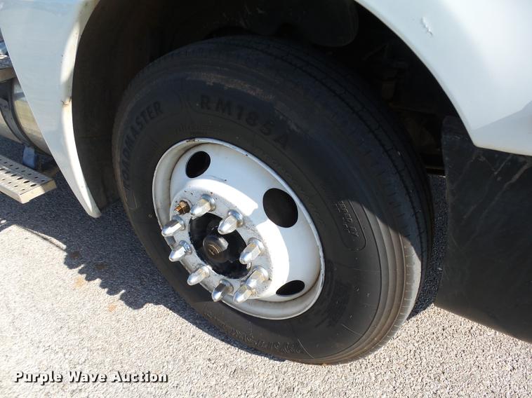 image for item DB4100 2006 Freightliner Columbia semi truck