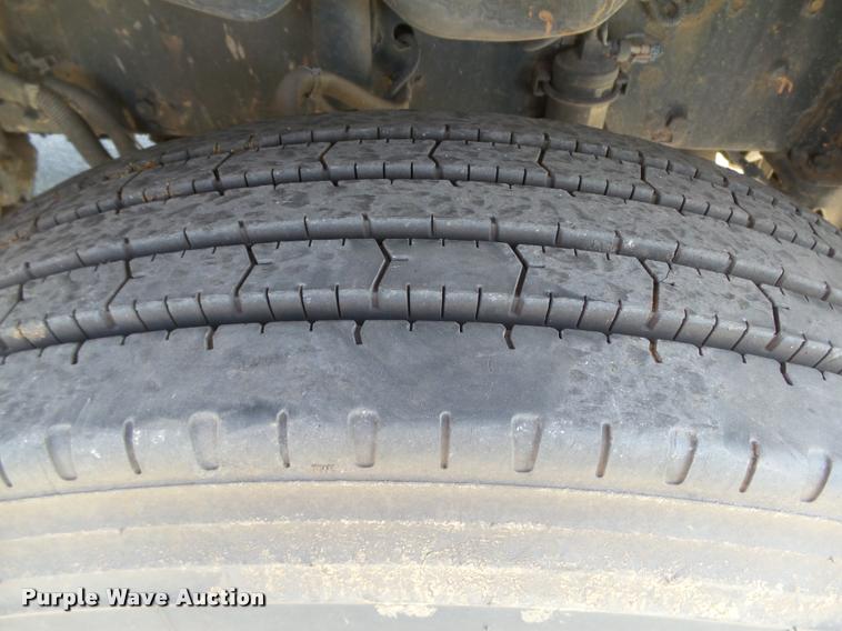 image for item DB4100 2006 Freightliner Columbia semi truck