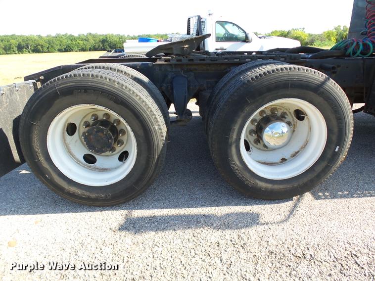 image for item DB4100 2006 Freightliner Columbia semi truck