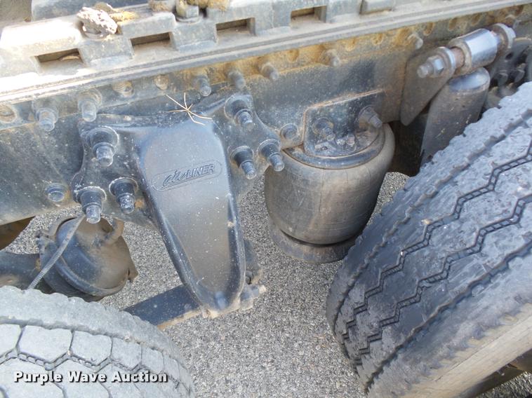 image for item DB4100 2006 Freightliner Columbia semi truck