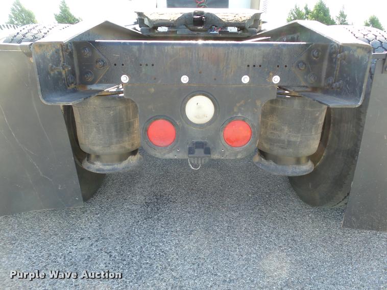 image for item DB4100 2006 Freightliner Columbia semi truck