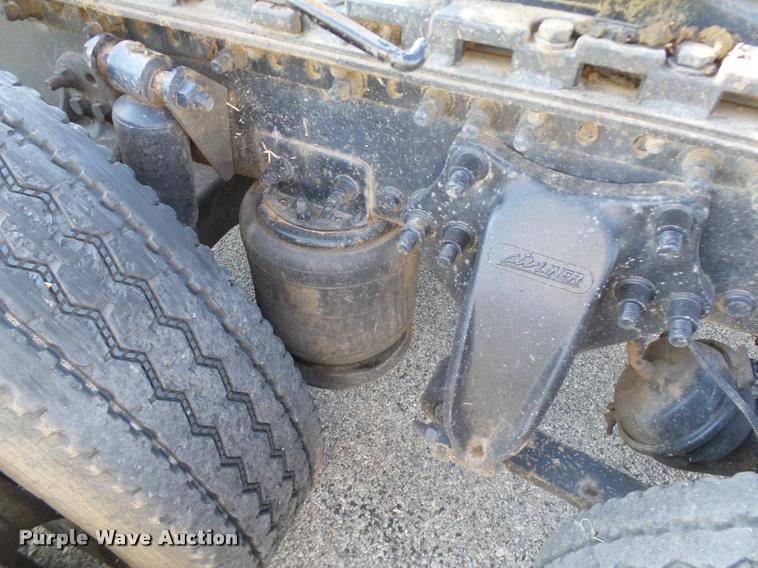 image for item DB4100 2006 Freightliner Columbia semi truck