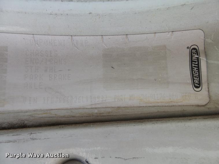 image for item DB4100 2006 Freightliner Columbia semi truck