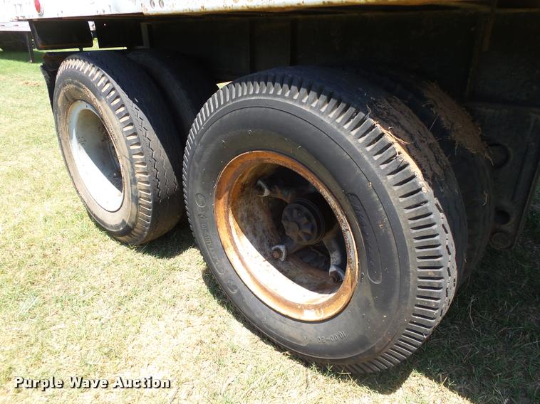 image for item DB4103 1970 Fruehauf FBZ-F2-40 dry van trailer