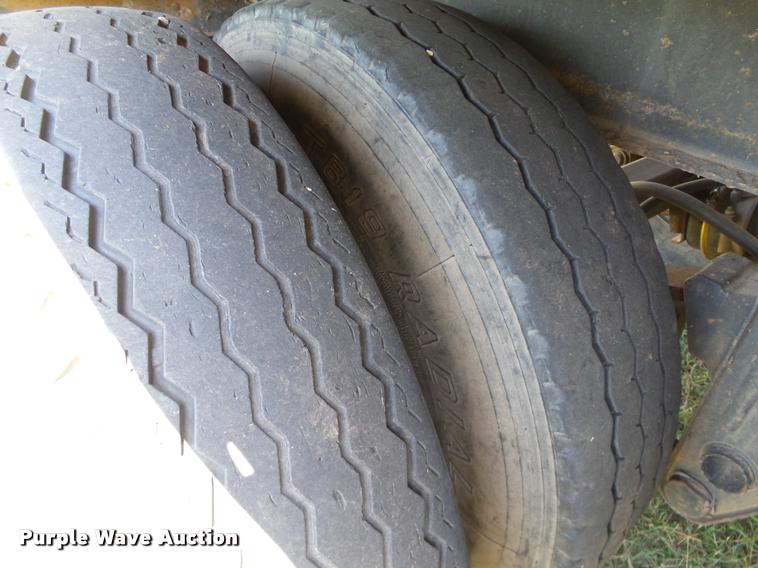 image for item DB4103 1970 Fruehauf FBZ-F2-40 dry van trailer