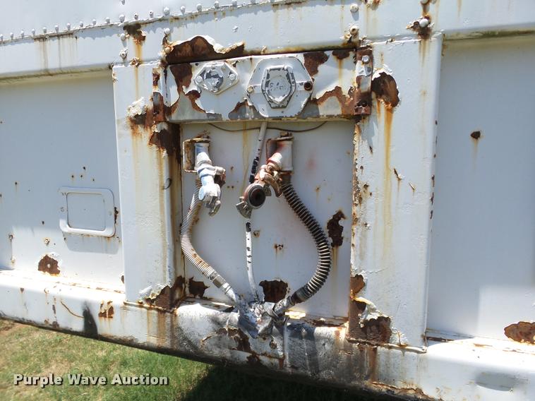 image for item DB4104 1975 Fruehauf FBZ9-F2-40 dry van trailer