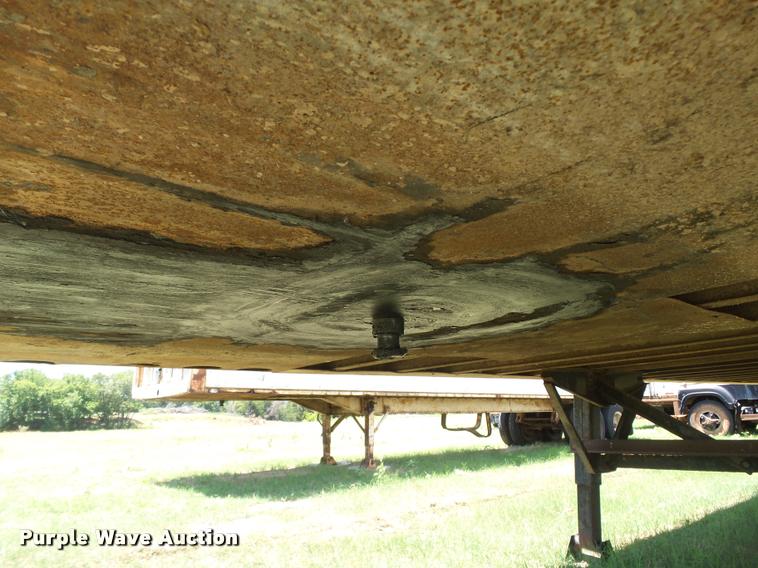 image for item DB4104 1975 Fruehauf FBZ9-F2-40 dry van trailer