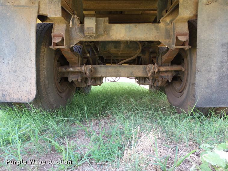 image for item DB4104 1975 Fruehauf FBZ9-F2-40 dry van trailer