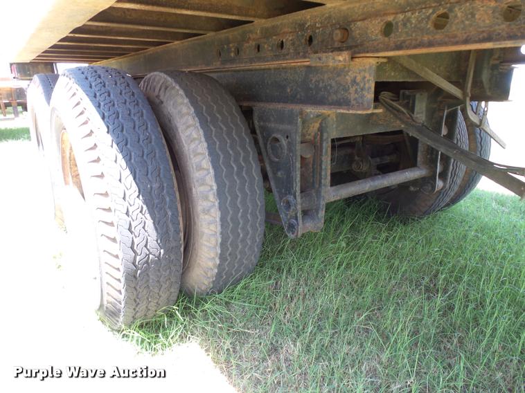 image for item DB4104 1975 Fruehauf FBZ9-F2-40 dry van trailer